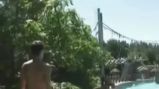 مص الديك على الشاطئ العام