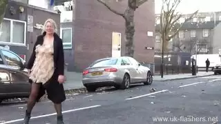 مثير شقراء فاتنة استمناء معها هزاز.