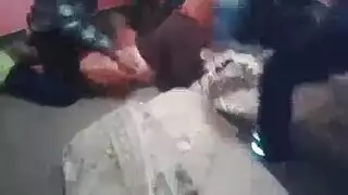 شرموطة مصرية نار و صدرها كبير و سمينة مع عدة رجال