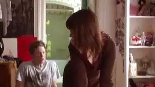حكيم العنبر اشتعلت التبول في وعاء لها.