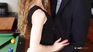 يمارس الجنس مع امرأة جميلة تقع في الحب بسهولة