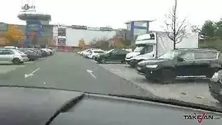 شقراء الفاسقة في القدم القدم اللعنة.