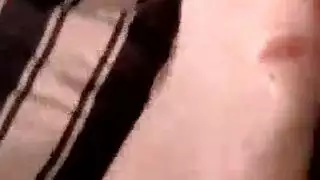 اللسان والديك بين الأعراق إلى الخنزير المصاب.