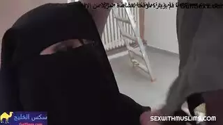 نيك منقبة مقابل دهان المنزل - سكس منقبات