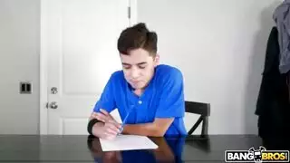 الأخت اللبوة تطلب من أخوها أنه ينيكها حتى تقذف شهوتها الساخنة