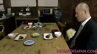 جبهة مورو يابانية مثير يجعل الحب لعملائها وجهها.