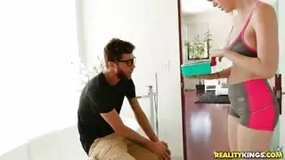 سكس ممرضات شرموطة بزازها كبيرة تتناك من المريض
