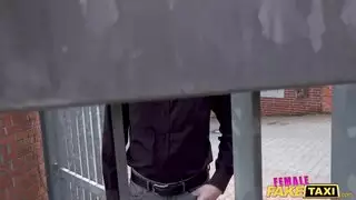 عاهرة لطيف لا يعطيه أي أموال