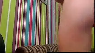 في سن المراهقة تفعل اثنين من الرجال.