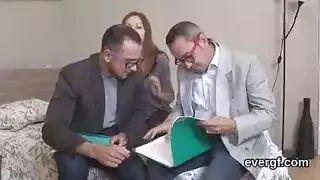 ترحيل في سن المراهقة الانفجار في البار.