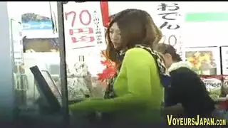 بيتيت يابانية فاتنة تجري دسار كبير