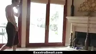 صغيرتي تحمل فاتنة مثير ينتشر الحمار