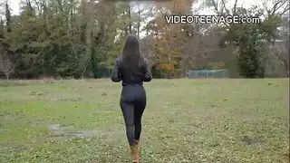 فتاة مثير لديه الحمار شقي وجذابة للغاية