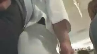 أسخن تحرش مثير في الباص شاب تعبان يدس زبره بين طياز الجميلة و مش قادرة تكلم