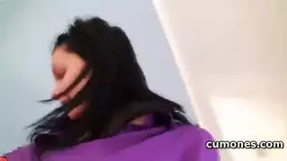 فتاة ساخنة مع الجسم الساخن والثدي