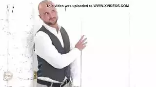 شاهدني لأول مرة مرضية صديقتي الجديدة.
