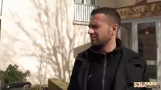 ضع ديك كله في الفم حتى تشعر بالراحة