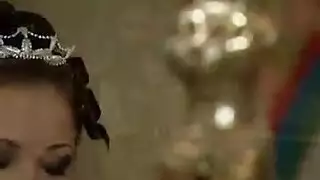 المعتوه العملاق أليكسا يعطي الرأس.