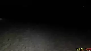 رجل يحترق جيدا في مؤخرة فتاتين