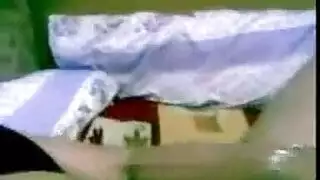 عاهرة سيئة تبين ثقوبها هنا.