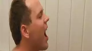 مثير شخ الثلاثي العربدة