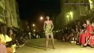 ماجستيك سمراء مزيج تاشا الرمال يحصل على نفسها