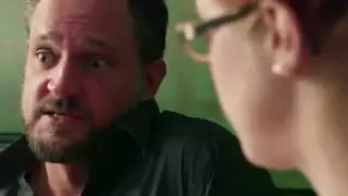 يلعب معها حتى ينفعل