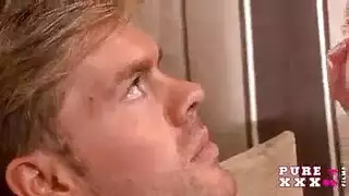 الشابة شقراء تدعو شاب إلى منزلها وركوب له بجد ما يستطيع