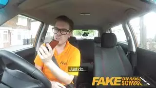 مغامرات مع امرأة رائعة مع وشم على جسدها