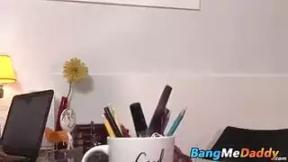 نضجا و مثليات الشباب تقاسم لعبة