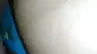 بينكها وهي لابسة الكيلوت المثير وينزل لبنه على كسها
