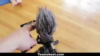 القاع الدائري الكبير يحتاج إلى القذف في الفم