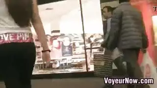 مثير في سن المراهقة في وظيفة اليد