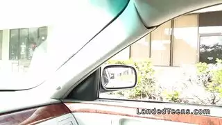 رجل أسود موهوب للغاية يمارس الجنس مع شقراء لطيفة يقبل