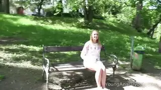 إنها تحب أن تشعر بها في مؤخرتها
