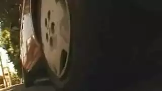 المراهق الياباني الصغير يصبح عصبيًا.
