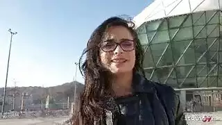 ولا حتى صديقها مارس الجنس لها في الحمار حتى الآن