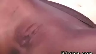 غريب بنت تظاهر على كام