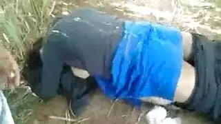 واد مبرشم ينيك مرا متجوزة في الغيط وصاحبه يصور