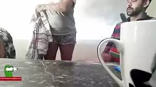 ينيكها وهي لابسة اللانجيري عشان عليها الدورة