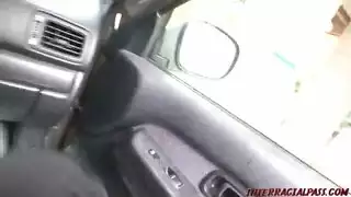 الام الممحونة ذات البزاز المترهلة تركب الزب الأسود الضخم وتمصه