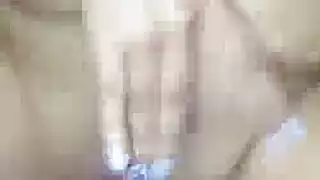 أخت لديها متعة مع بوسها على كام