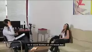 نيك بنت تعبانه في طيظها