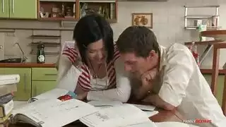 هذه الفتاة الجميلة يحب أن يمسح في بوسها