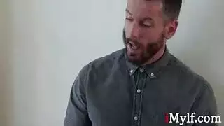 الفتاة الصغيرة تضاجع الرجل جيداً