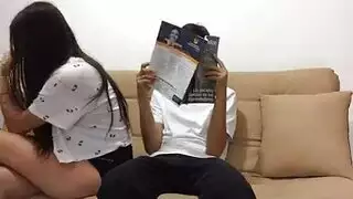 تم نيكها بقوة بعد ان خدرها أخوها و نياكها على الأريكة