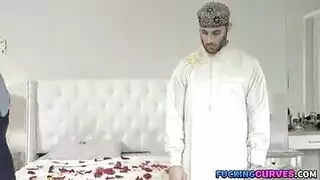 لديها الحمار كبيرة ولكنها جميلة جدا