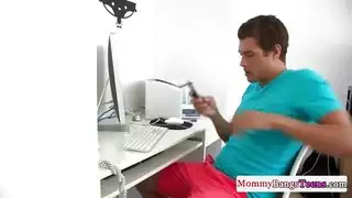مفلس شقراء جبهة مورو يعطي لصبيها
