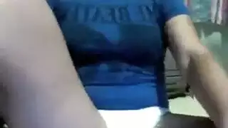 في سن المراهقة الساخنة تظهر بالقرب من اليخوت.