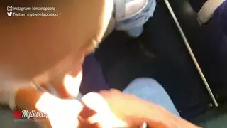 شاب بينيك حبيبته في القطر